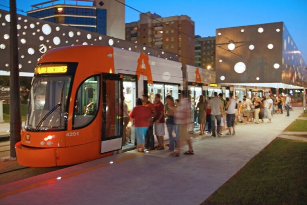 El PSPV pide que el servicio nocturno del TRAM sea permanente todos los fines de semana