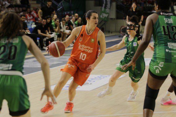 Valencia Basket decide a base de triples