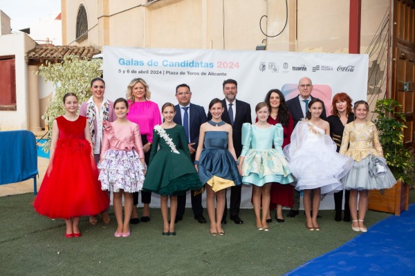 Las candidatas a Bellea del Foc infantil 'se hacen valer' en el emocionado adiós de Inés Llavador