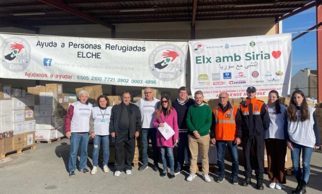 El colectivo de ayuda a personas refugiadas de Elche se concentra contra el pacto europeo de migración