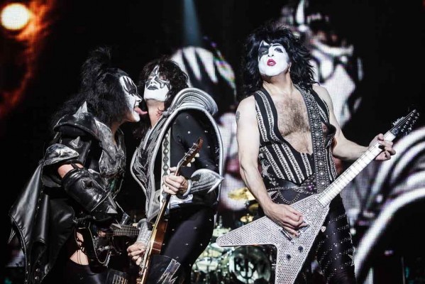 Kiss vende su catálogo, propiedad intelectual y nombre