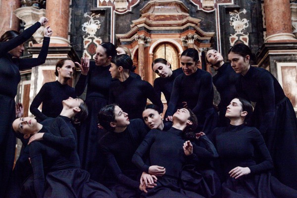 Cincuenta bailarinas convierten Sant Miquel dels Reis en el refugio de ‘Judith’