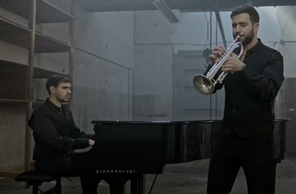 Simant Dúo vuelve a los años 80 en su nuevo disco