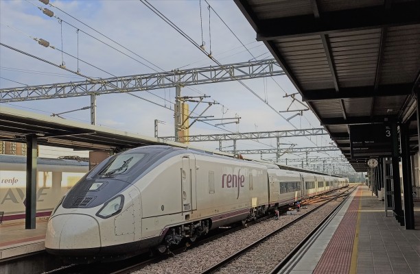 Renfe incorpora un servicio de AVE que une León con València