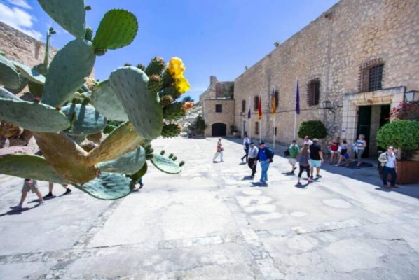 Alicante reforzará la señalización en Santa Bárbara tras la muerte de una visitante por una caída