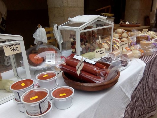 Benassal conserva l'essència de la tradició carnissera i dinamitza l'economia de la comarca