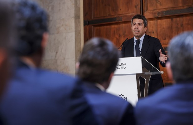 Mazón afirma que no es serio un plan antitabaco de 