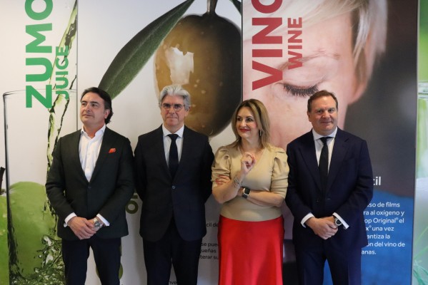 La consellera Nuria Montes respalda la inversión de 54 millones de Smurfit Kappa en sus instalaciones de Ibi