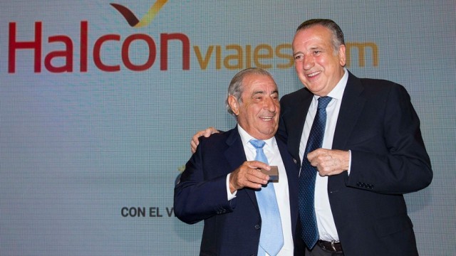El Villarreal CF refuerza su confianza en Halcón Viajes