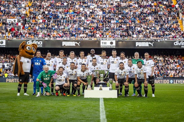 Mestalla rinde homenaje a un Valencia de leyenda