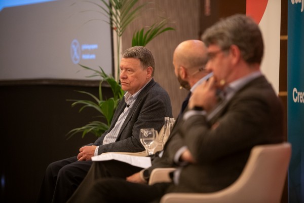 Jordi Sevilla (PSOE) y Álvaro Nadal (PP) coinciden en algo: la economía va bien (con matices) y que viene otra época 