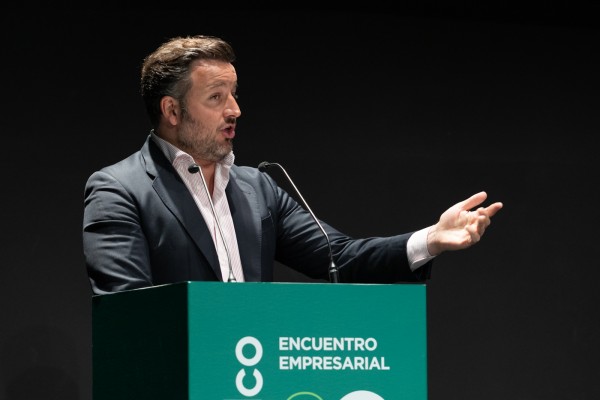 Ruz pide unidad ante el empresariado para modificar la ley del palmeral de Elche