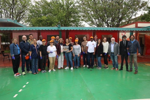 50 directivos de BIC contribuyen a hacer mejoras en Sevilla
