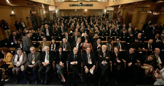 La visión positiva de los españoles sobre los empresarios se mantiene en el 77%