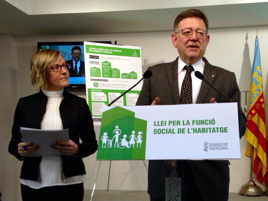María José Salvador y Ximo Puig, durante la presentación de la Ley Para la Función Social de la Vivienda - 