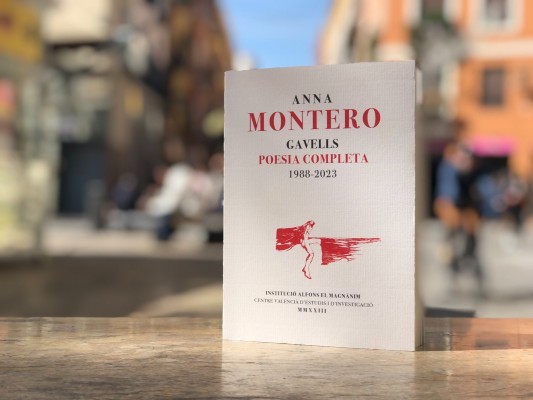 Alfons el Magnànim publica la poesía completa de Anna Montero