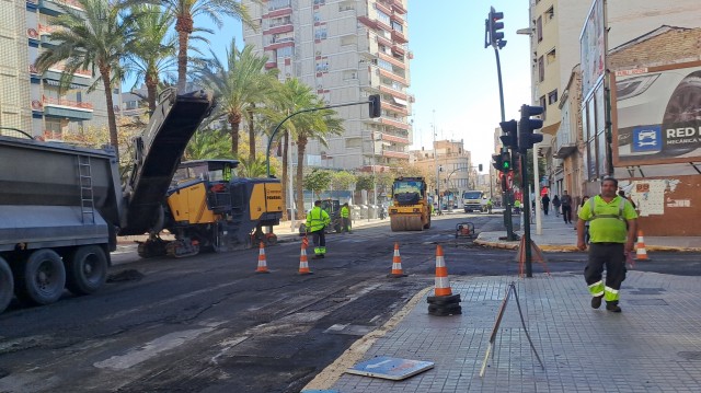 El plan de asfaltado de Elche continúa en la calle Antonio Machado