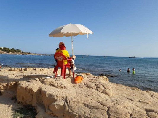 Cuatro ofertas compiten por los 5,3 millones de la contrata de socorrismo en playas de Alicante 