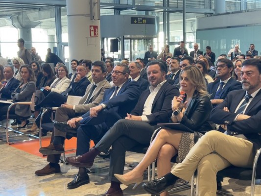 Pablo Ruz pone en valor el papel del aeropuerto Alicante-Elche para la promoción del turismo