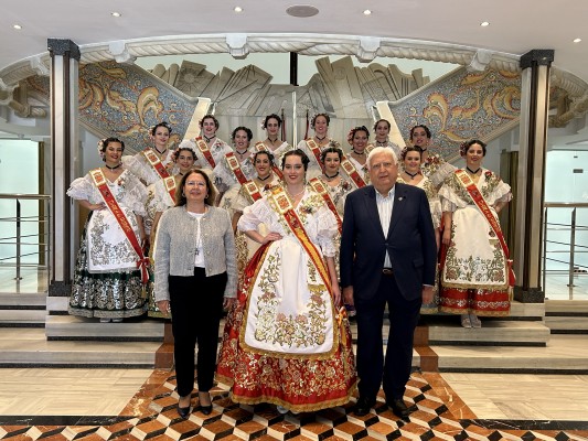 La Asamblea recibe a la Reina de la Huerta