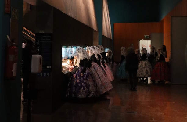 Las candidatas a Bellesa del Foc Infantil llevan la fiesta a Torrevieja y hacen una visita al MARQ