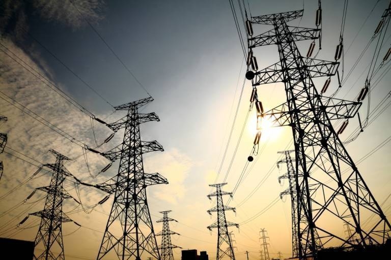 El sector eléctrico español registró un superávit provisional de 3.177,8 millones en 2023
