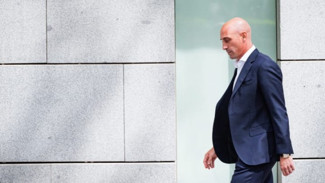 Luis Rubiales, detenido tras aterrizar en Madrid