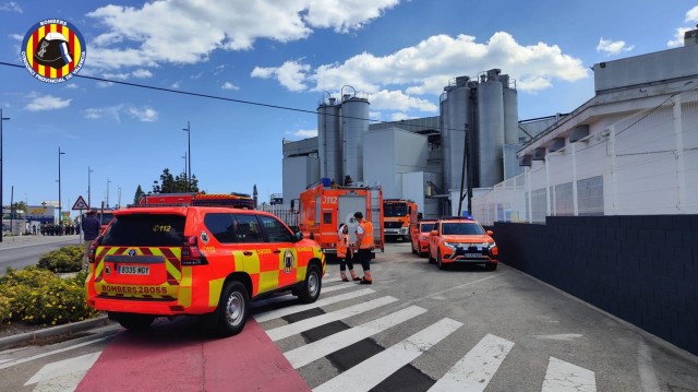 Extinguido el incendio en la planta de Vicky Foods en Gandia
, que se salda con 13 atendidos por humo
