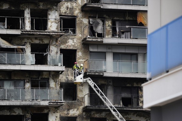 El juez mantiene el archivo provisional de la causa por el incendio de Campanar hasta que reciba el informe policial