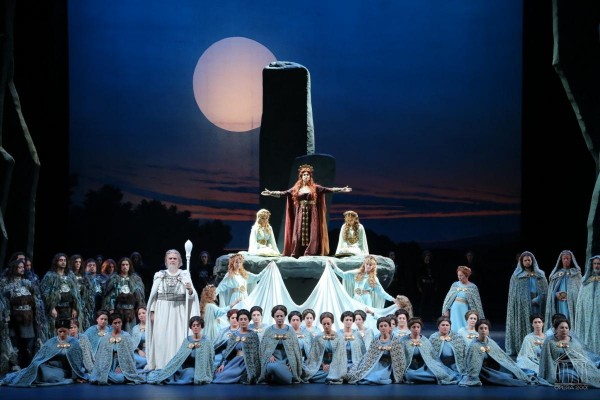 Ópera, humor y un homenaje a Mary Poppins llenan de cultura el Auditori de Torrent