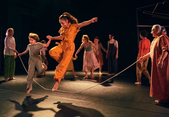 Fil d'Arena celebra el seu aniversari amb l’obra de dansa-teatre 'Nimbes'
