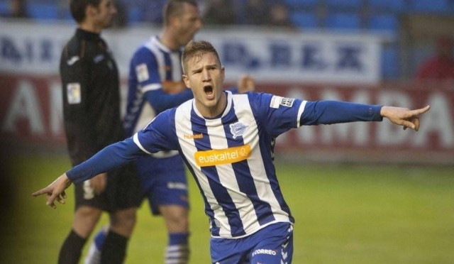 El Alavés confirma la renovación del contrato de Raúl García por un año más
