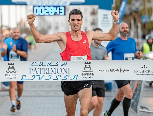 Adel Mechaal y Laura Luengo brillan en la Cursa Patrimoni de Ibiza