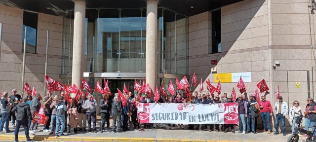 Vigilantes de seguridad protestan ante la Seguridad Social en València para 