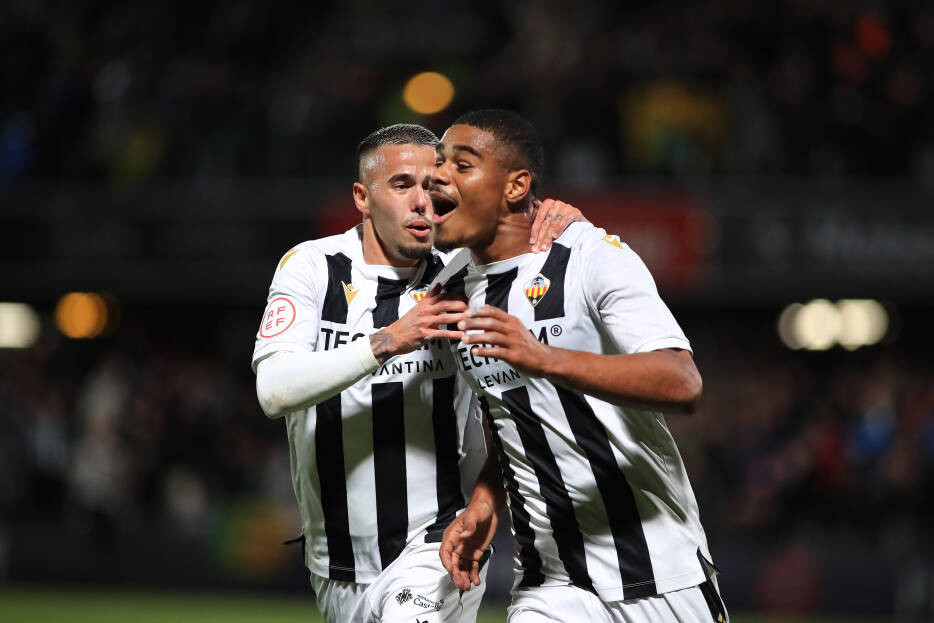 Douglas Aurélio vuelve a jugar con el Castellón tras casi nueves meses de lesión