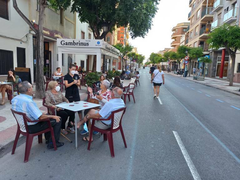 El paro baja en Castellón en 309 personas y salva marzo por el 'empuje' de los servicios