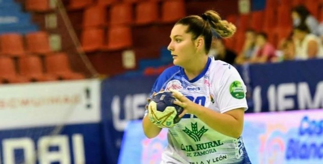 Laura Bazco, del Aula Valladolid, primer refuerzo para la próxima temporada del Grupo USA H. Mislata UPV