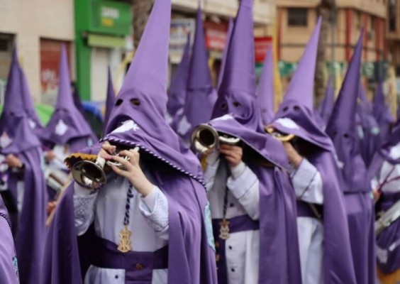No es obligatorio vestirse de Nazareno 