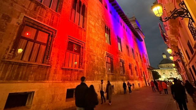 Pañuelos, sombreros y gafas de sol: Presidencia invierte 50.000 euros en 'merchandising' festivo