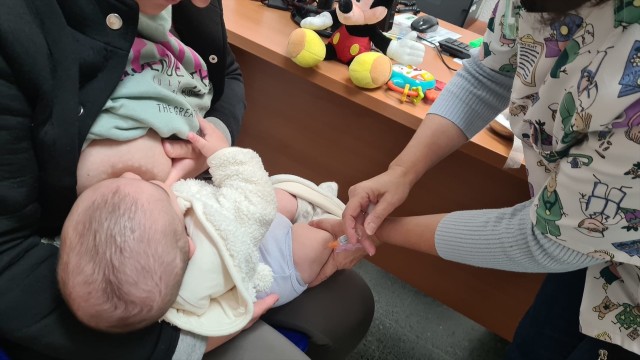 Los pediatras dicen que la vacunación de tosferina en embarazadas no llega a la 