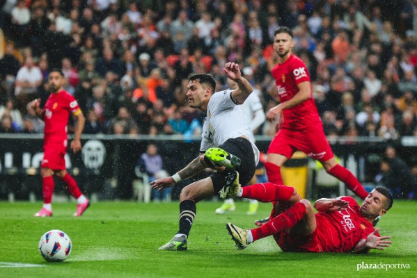 La diferencia de minutos entre titulares y suplentes es otro hándicap en el tramo final