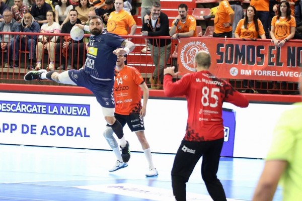 El Benidorm pierde en Torrelavega sobre la bocina