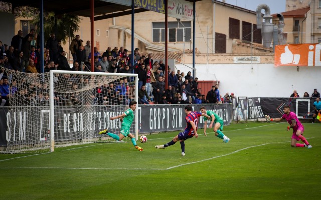 El Yeclano se coloca a dos puntos del liderato en la Segunda RFEF 