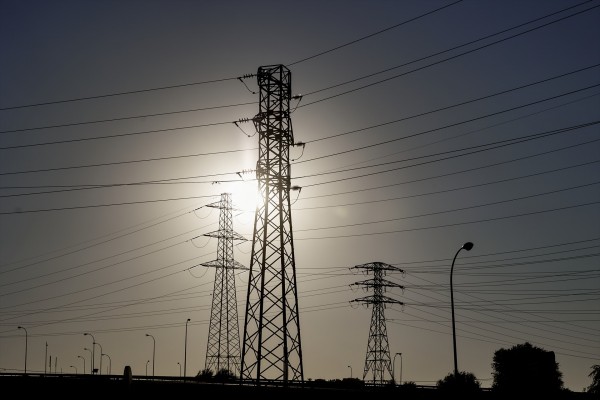 El precio de la luz registrará este lunes precio negativo por primera vez en la historia