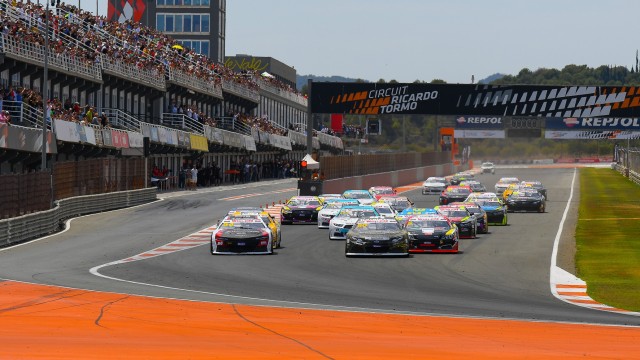 El Circuit abre la pista para todos los aficionados en el Valencia NASCAR Fest