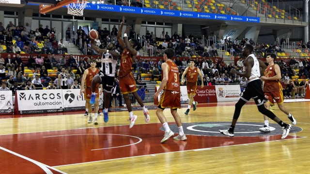 El Odilo cumple ante el Godella (72-55) y depende de sí mismo para acabar líder en la LEB Plata