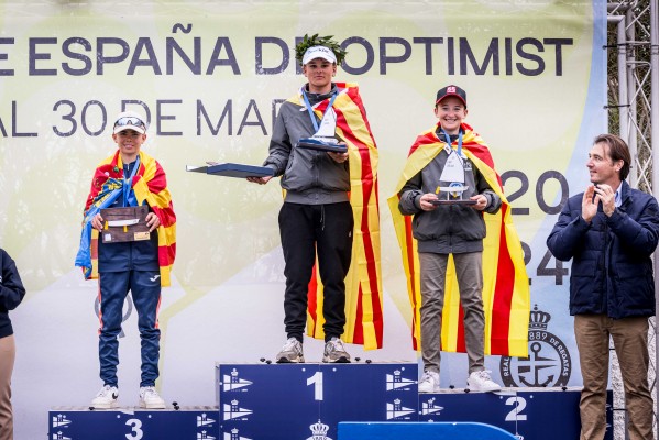 Iker Múgica y Amalia Coll se proclaman campeones de España de Optimist en Alicante
