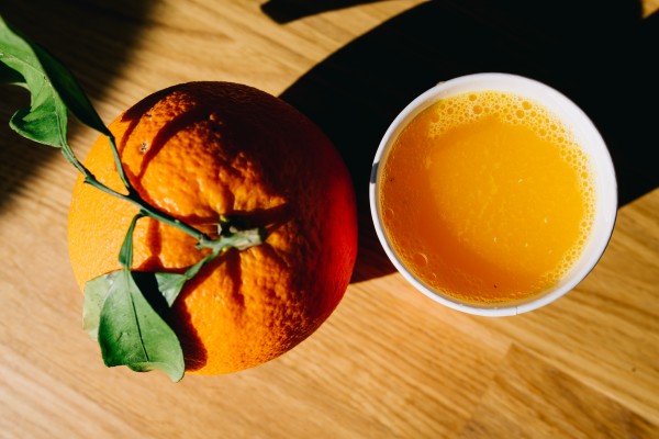 El zumo de naranja aporta hasta una cuarta parte de la ingesta de vitamina C, según un estudio
