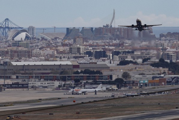 El segundo paro en el aeropuerto de Valencia es secundado por el 100 % del personal