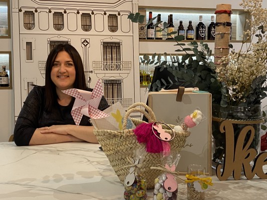 Lorena Hernández: La ingeniera que eligió Alcoy para emprender con la repostería creativa y el diseño de eventos